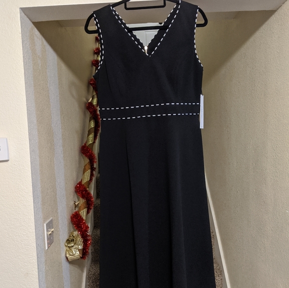 Calvin Klein Sleeveless A-line V-Neck Midi Dress - Picture 7 of 8